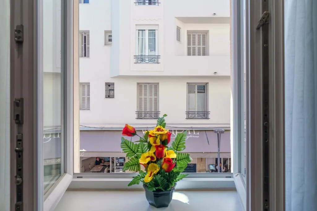 Image 3 of IMHOST -Cannes Centre Rue Hoche Palais – Croisette plage