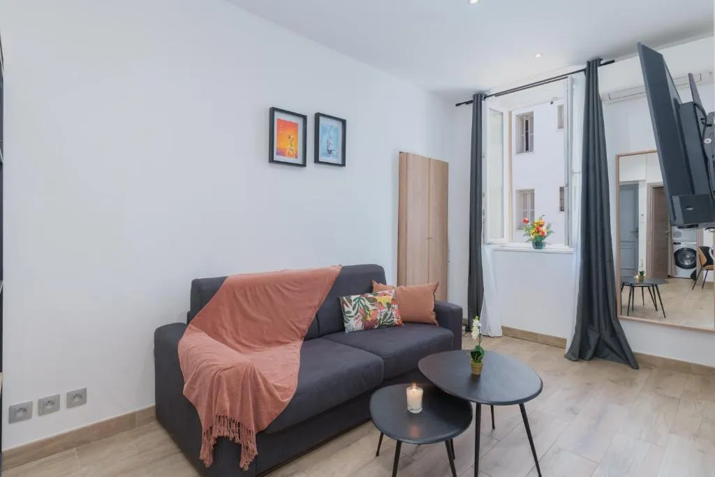 Image of IMHOST -Cannes Centre Rue Hoche Palais – Croisette plage