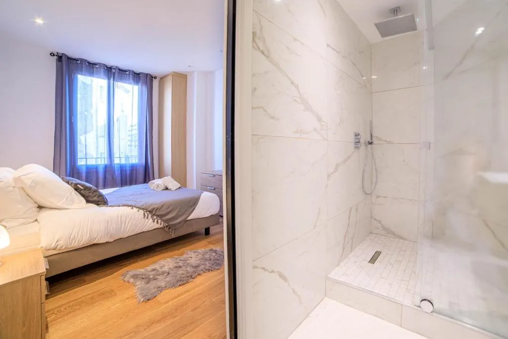 Image 3 of L’Elégance Hoche – Congrès Palais – Plage Croisette – Cannes Centre – Clim