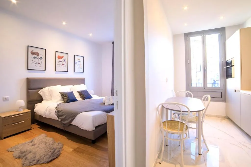 Image 4 of L’Elégance Hoche – Congrès Palais – Plage Croisette – Cannes Centre – Clim