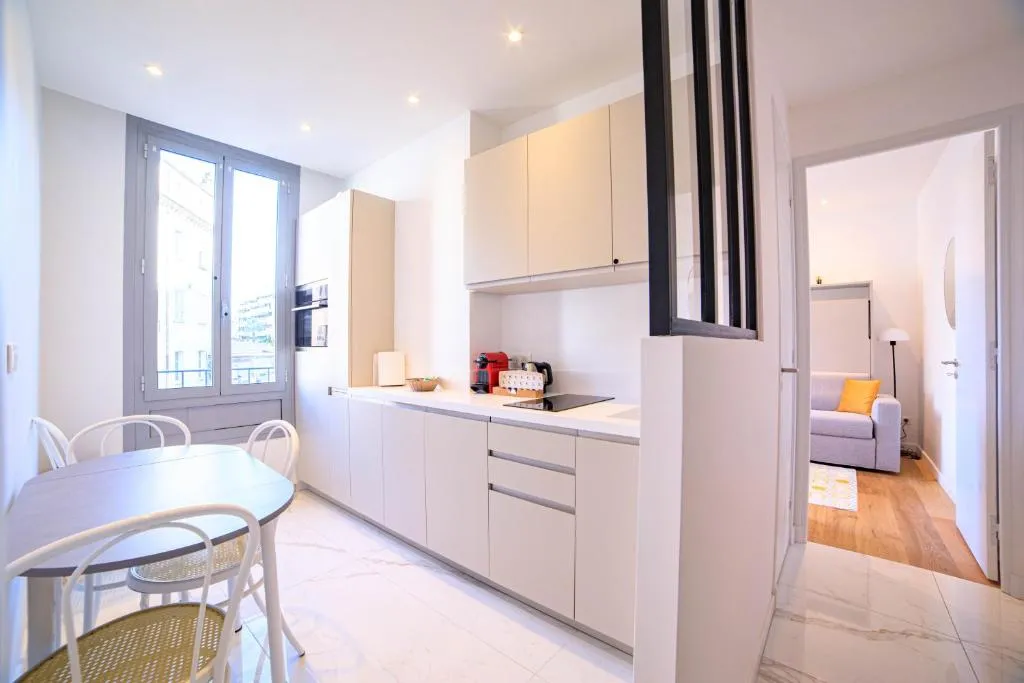 Image 6 of L’Elégance Hoche – Congrès Palais – Plage Croisette – Cannes Centre – Clim