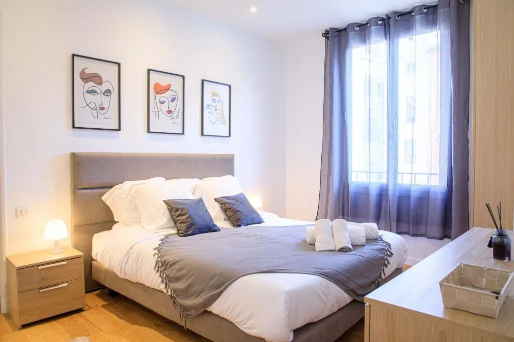 Image 2 of L’Elégance Hoche – Congrès Palais – Plage Croisette – Cannes Centre – Clim