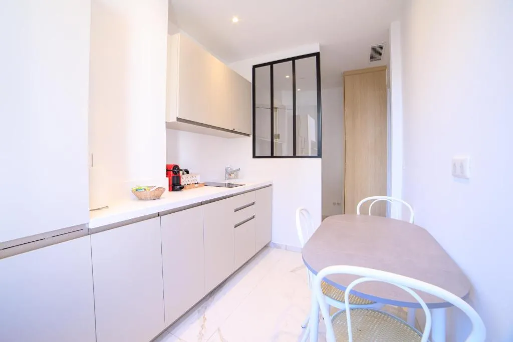 Image 5 of L’Elégance Hoche – Congrès Palais – Plage Croisette – Cannes Centre – Clim