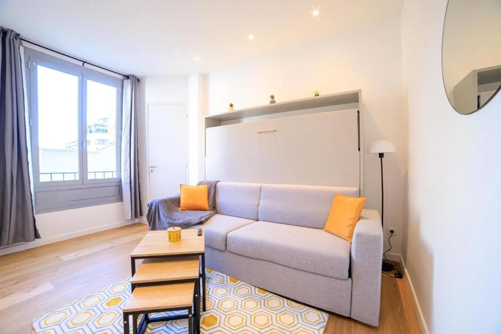 Image 1 of L’Elégance Hoche – Congrès Palais – Plage Croisette – Cannes Centre – Clim