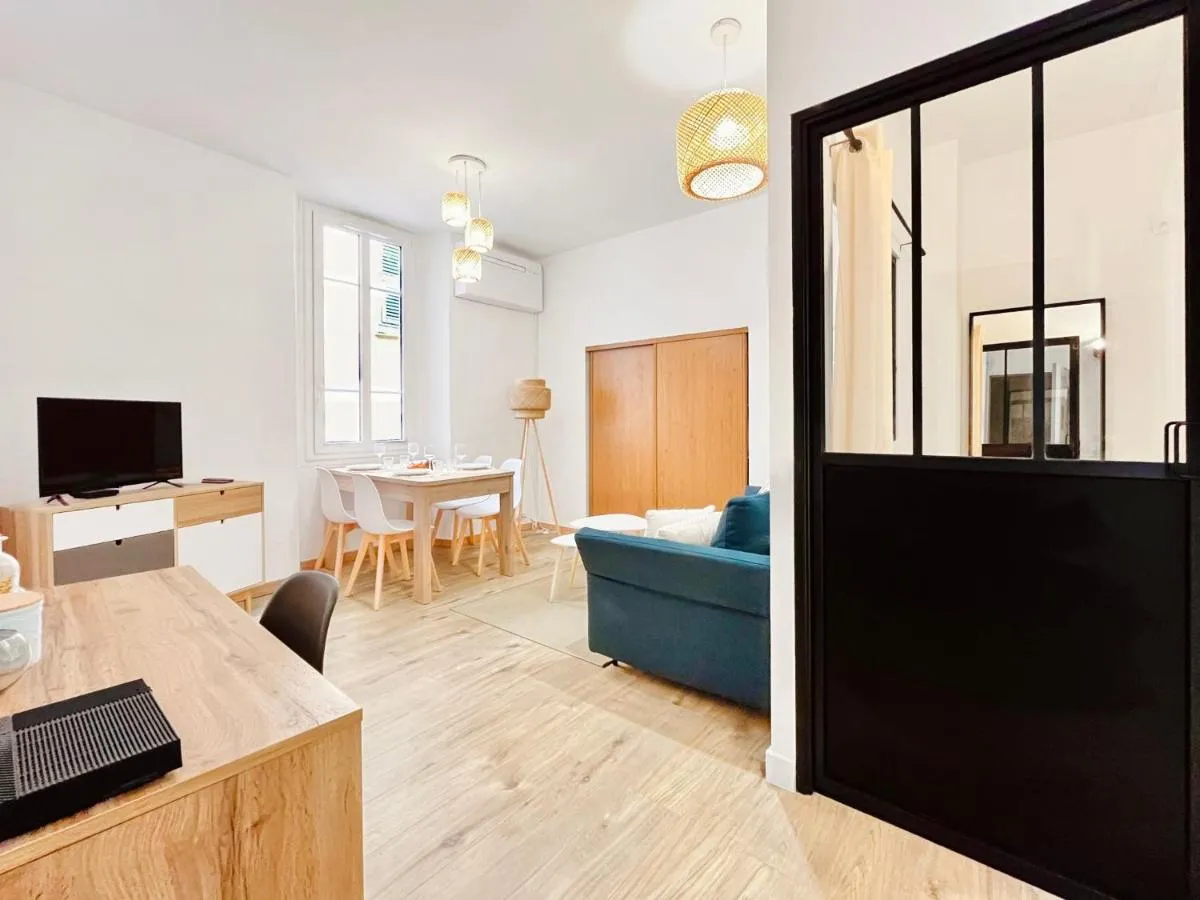 Image 1 of L’Iris – Suquet Cannes Centre