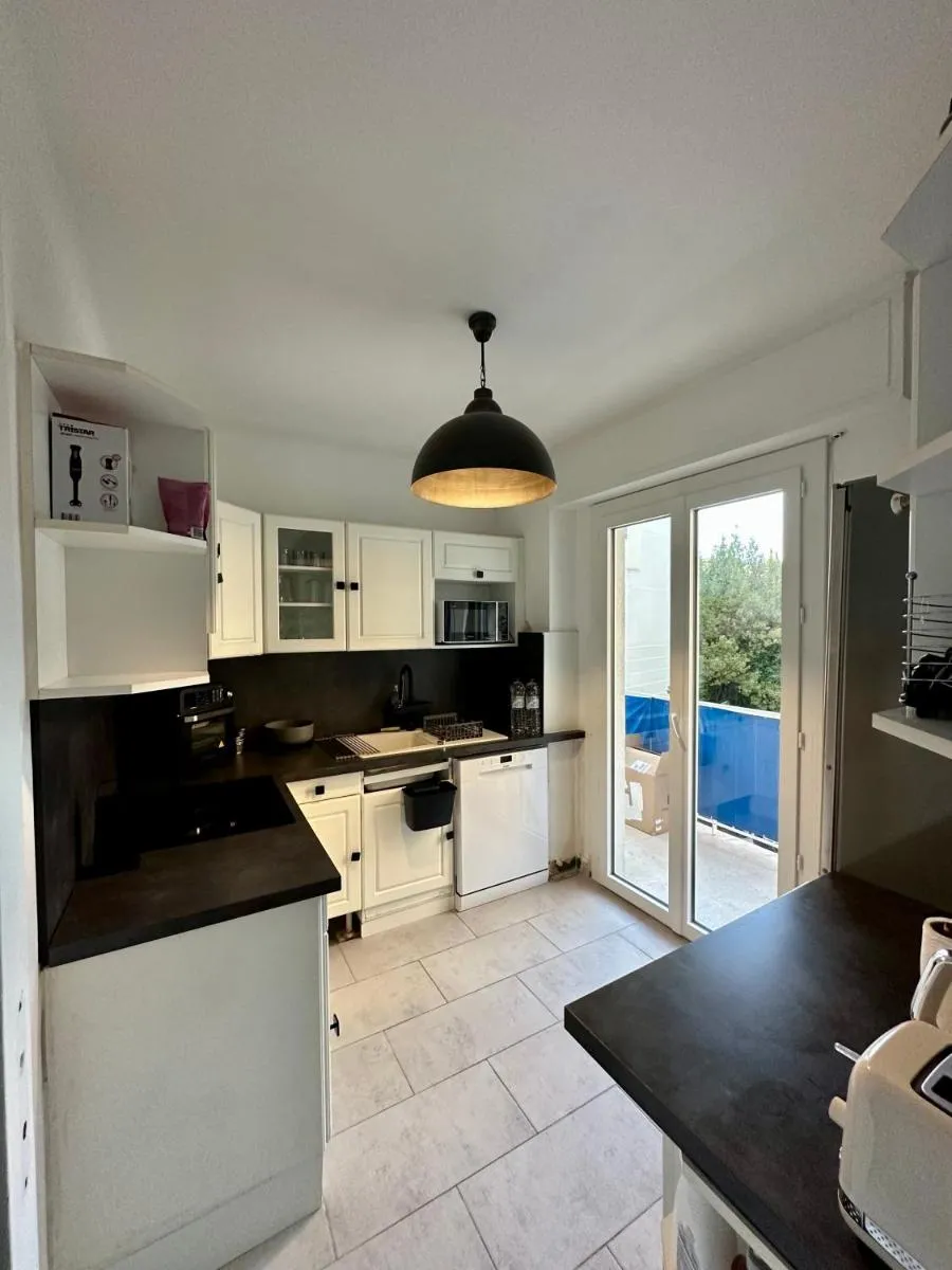 Image 4 of La Perle Blanche