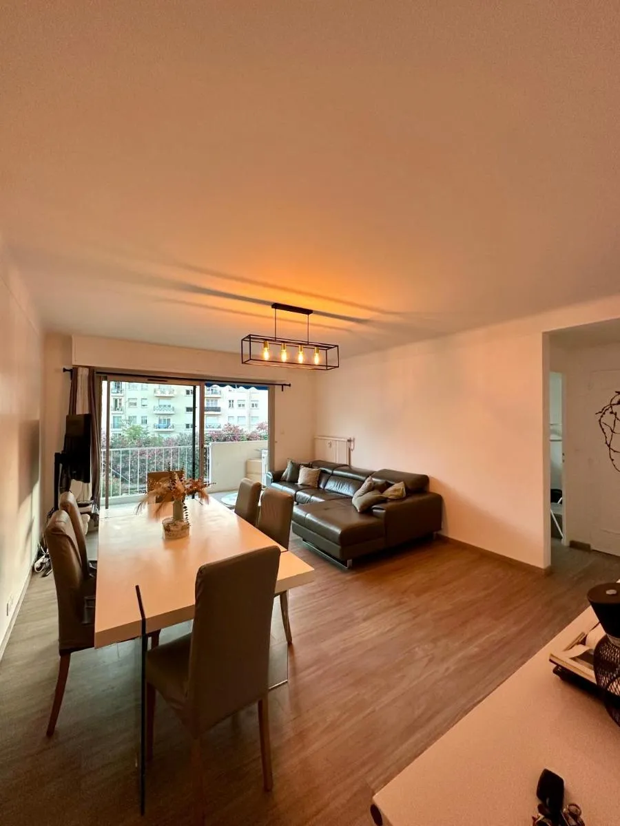 Image 5 of La Perle Blanche