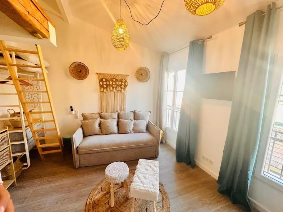 Image of Les Appartements de Nana 10 – Studio hypercentre, Rue Meynadier, Palais & Plage, clim, wifi