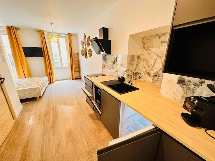 Image 3 of Les Appartements de Nana 4 – Studio hypercentre, Rue Meynadier, Palais & Plage, clim, wifi