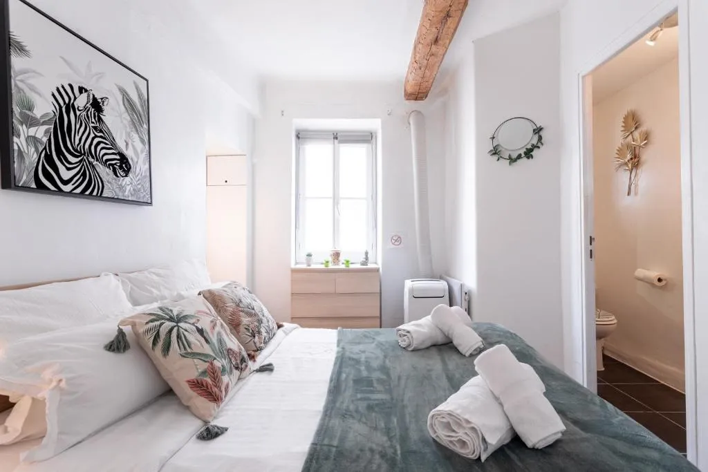 Image 1 of Les Halles Forville – Palais, plages, wifi, clim