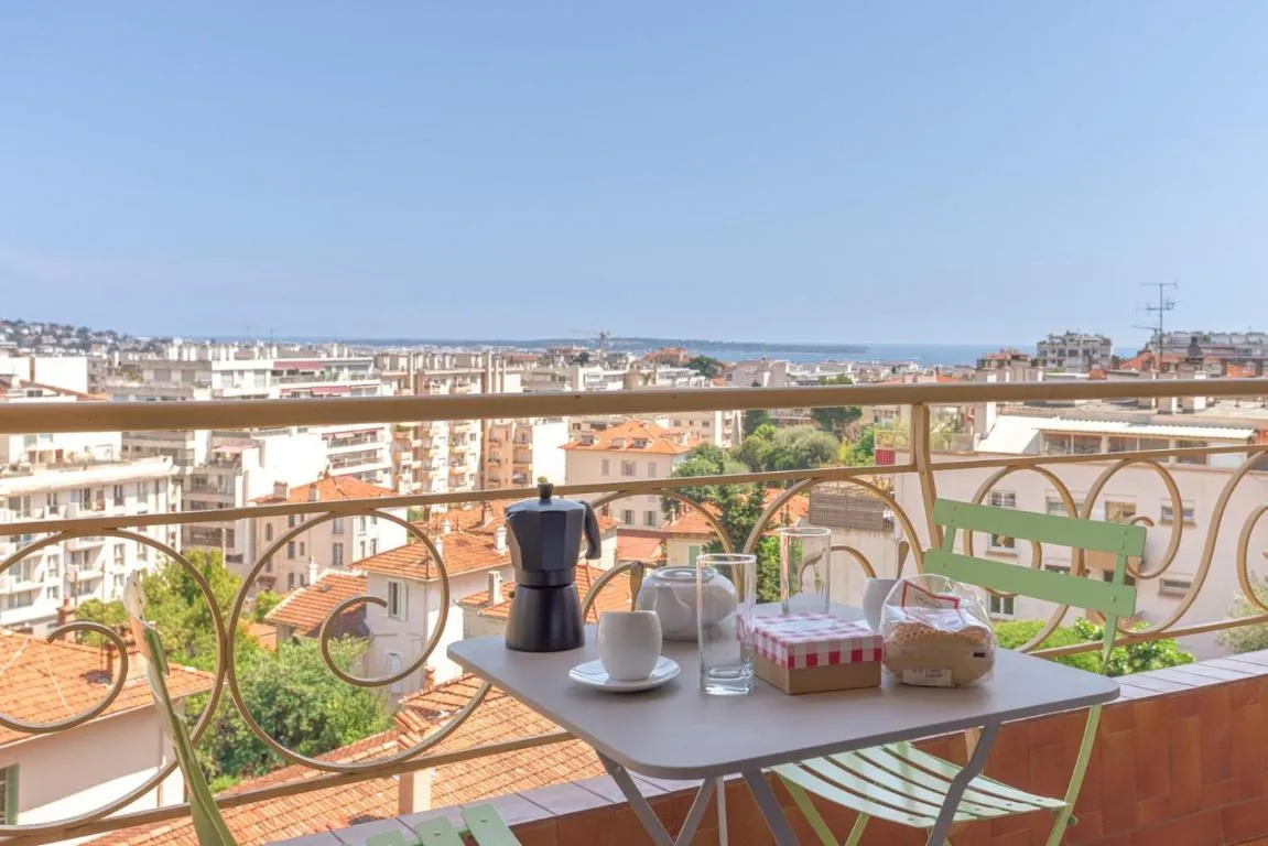 Image of Luxe and Retro near Centre Ville