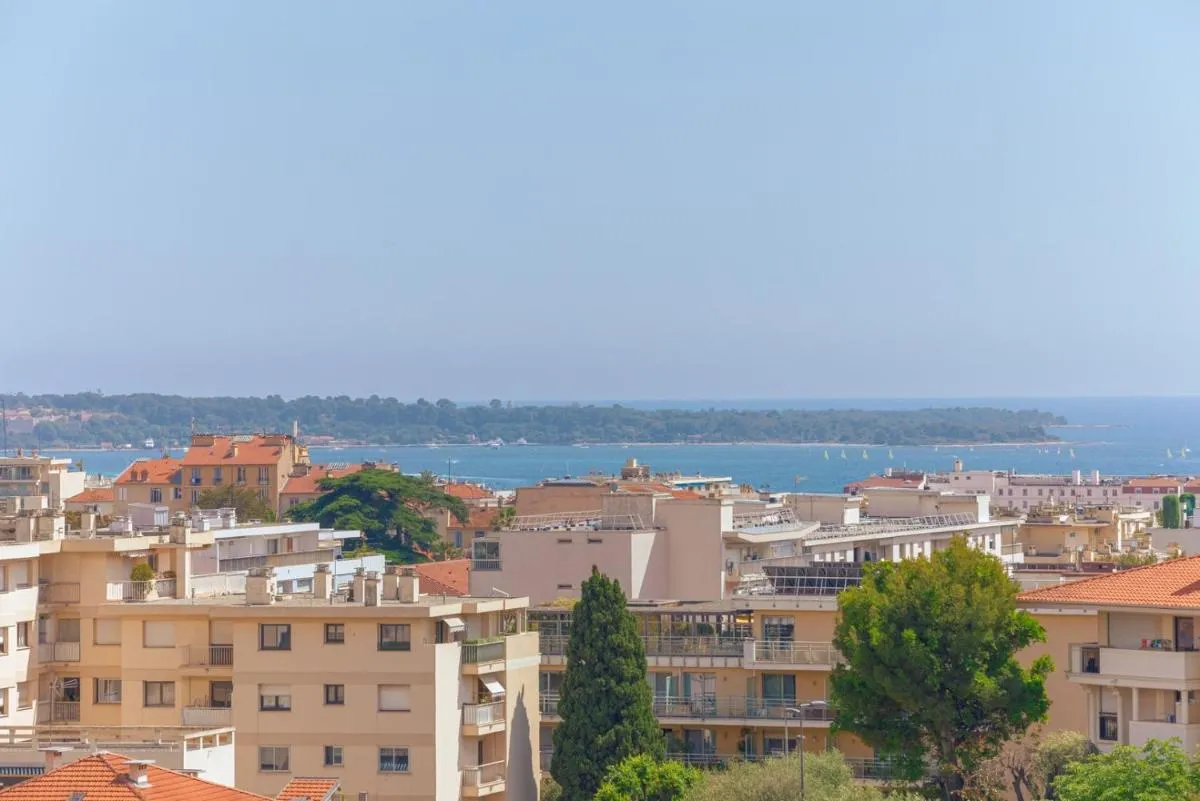 Image 1 of Luxe and Retro near Centre Ville