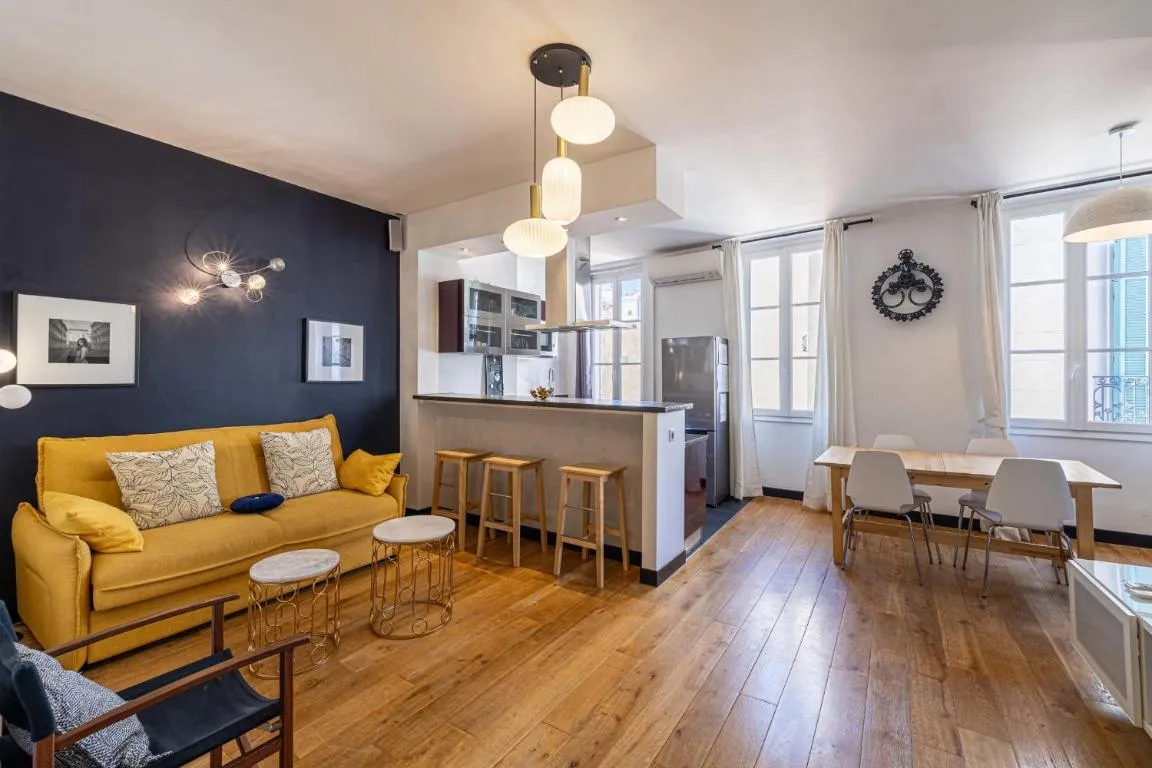 Image of Magnificent 2 bedrooms apartment rue Meynadier – 2BR6p – Cannes Center