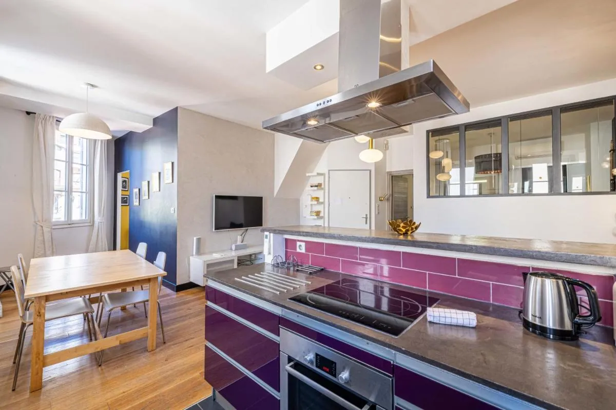 Image 3 of Magnificent 2 bedrooms apartment rue Meynadier – 2BR6p – Cannes Center