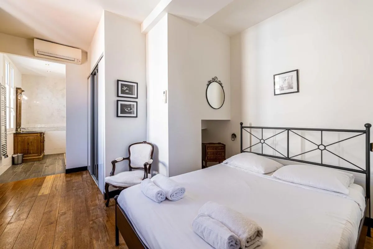 Image 4 of Magnificent 2 bedrooms apartment rue Meynadier – 2BR6p – Cannes Center