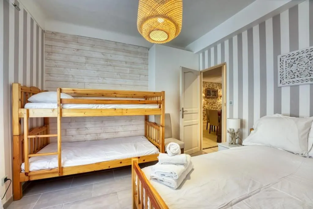 Image 3 of NEW 2-bed Central Cannes Apt