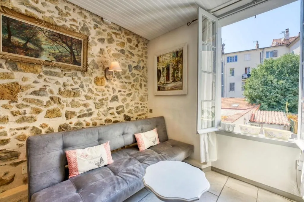 Image 1 of NEW 2-bed Central Cannes Apt
