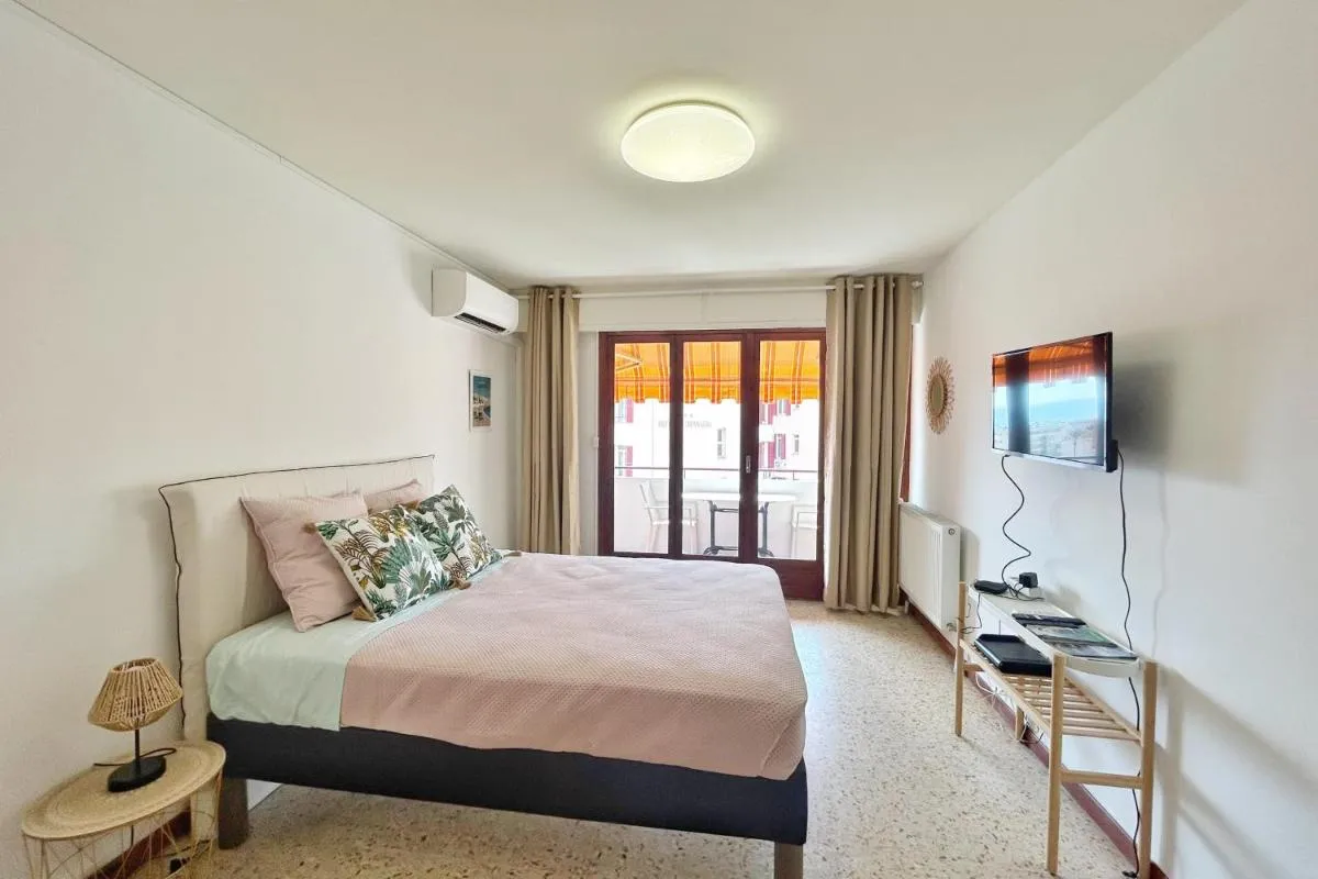 Image 2 of Pleasant studio sea view