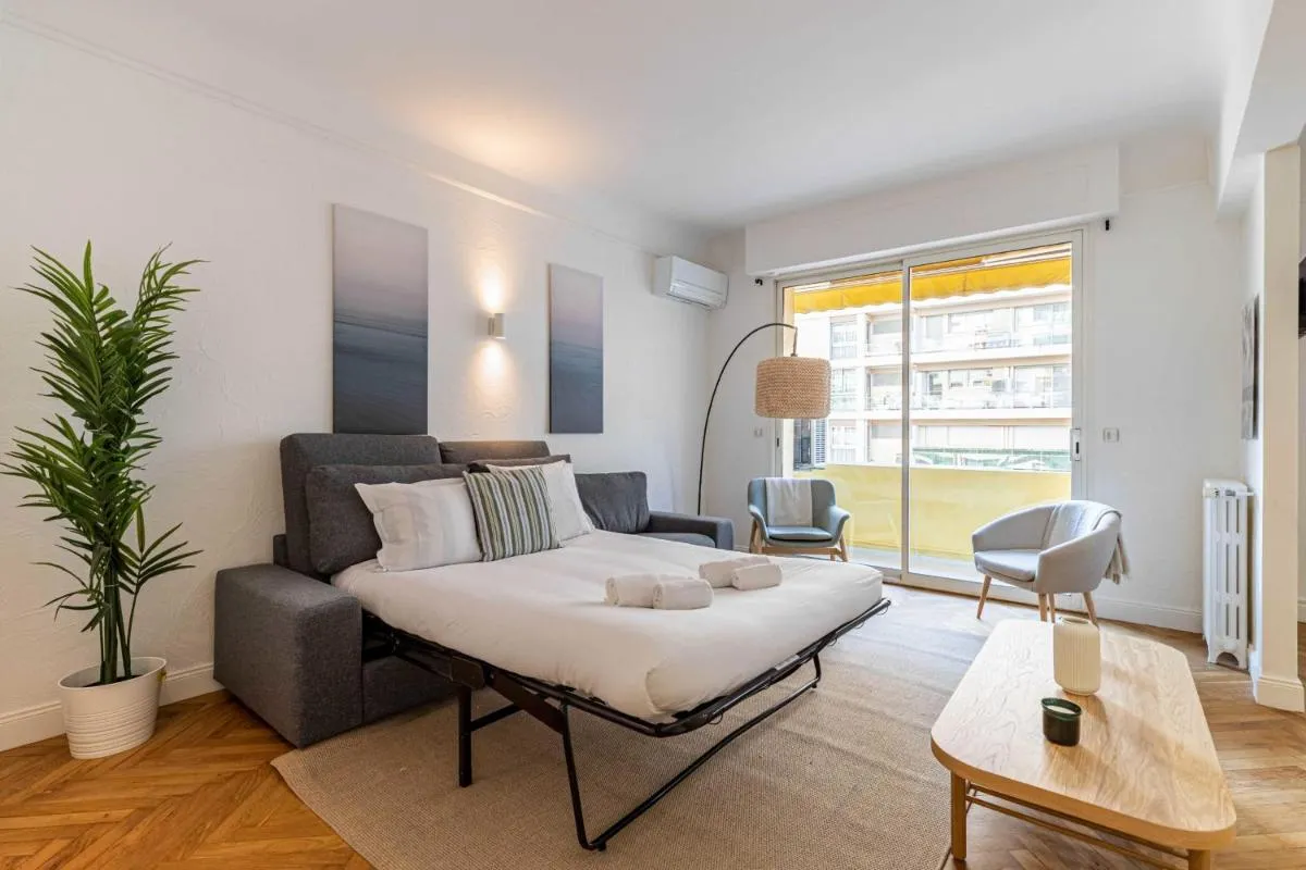 Image 3 of Renovated apartment 80m2 6P 2BR – Cannes Palm Beach