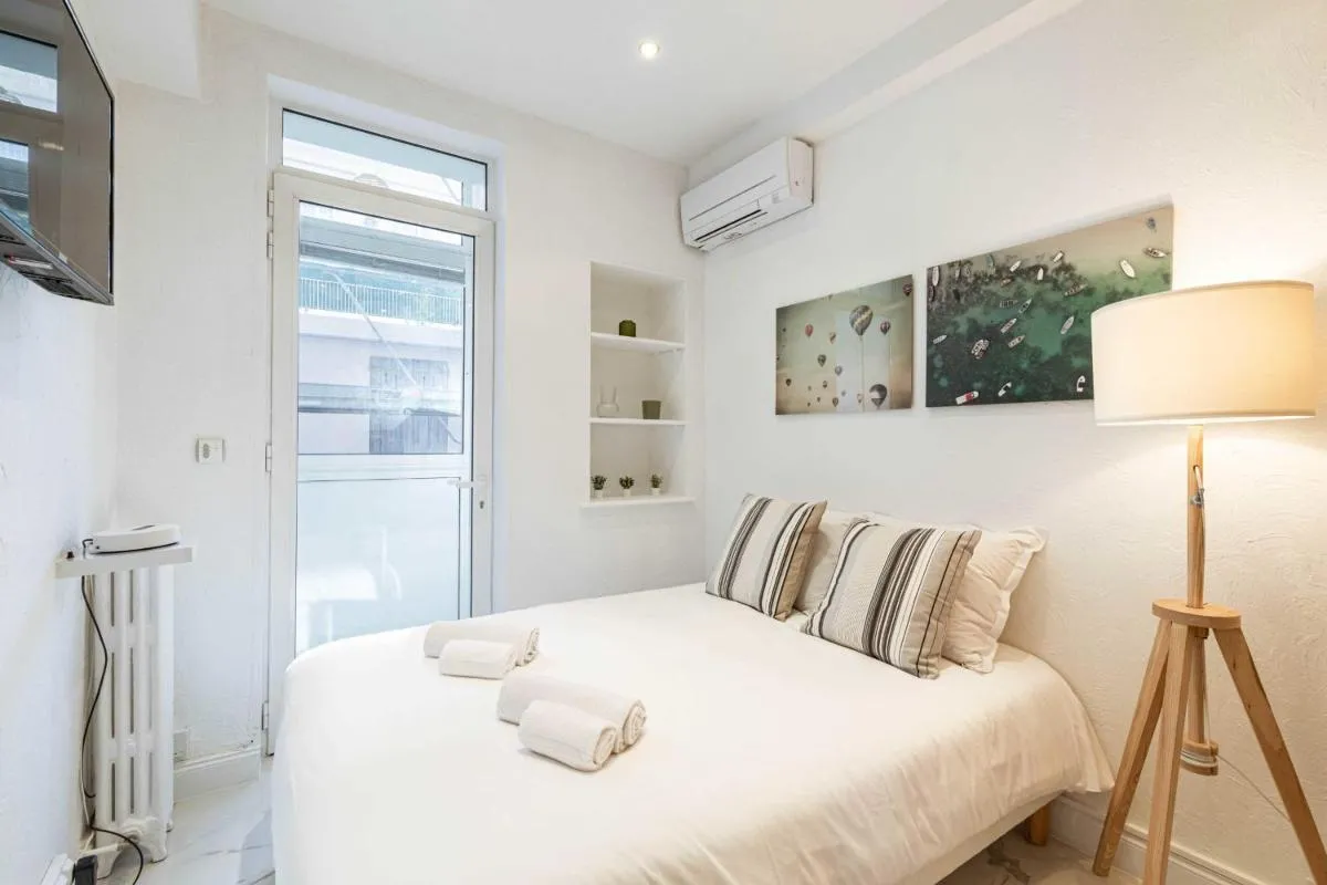 Image 6 of Renovated apartment 80m2 6P 2BR – Cannes Palm Beach