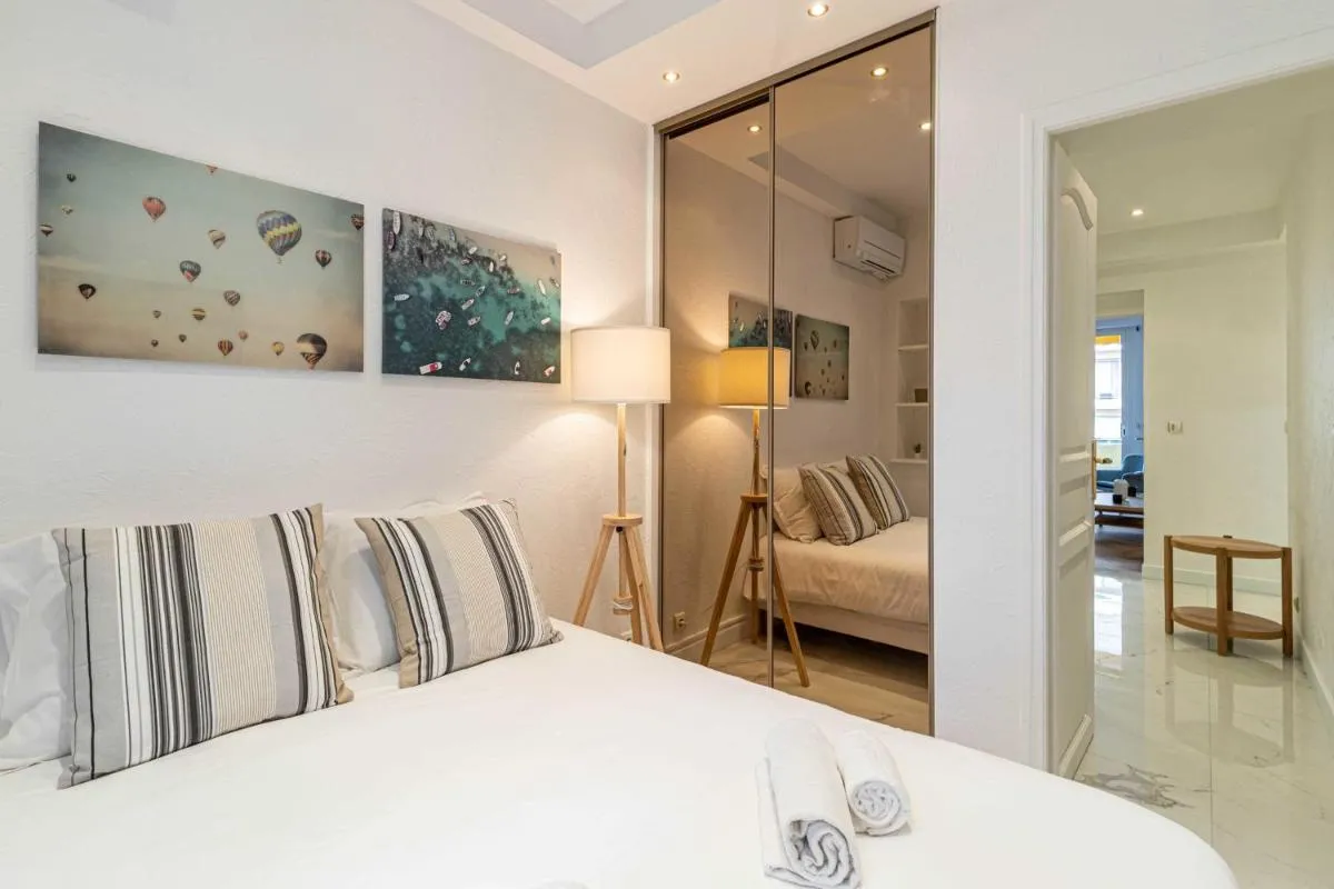 Image 4 of Renovated apartment 80m2 6P 2BR – Cannes Palm Beach