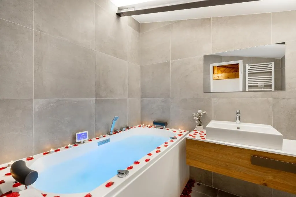 Image 3 of Residence Meynadier – apartments – New – AC – Wifi – Close Beach and Palais – LRA Cannes