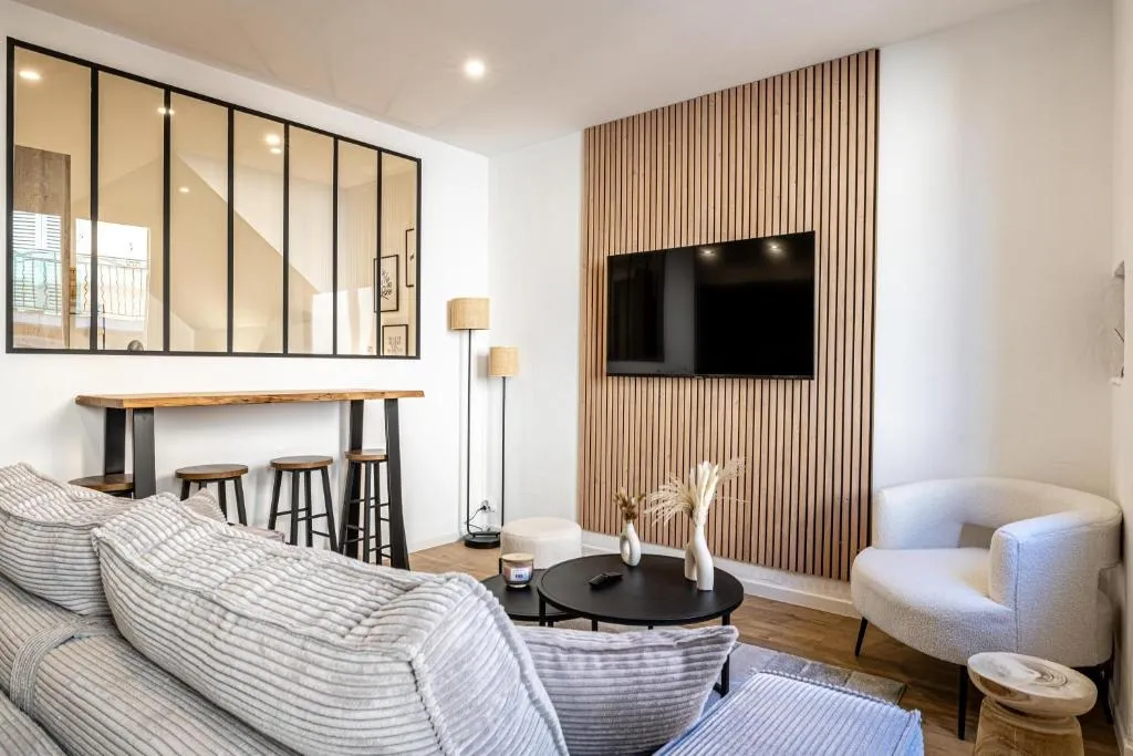 Image 1 of Splendide appartement rénové proche Palais