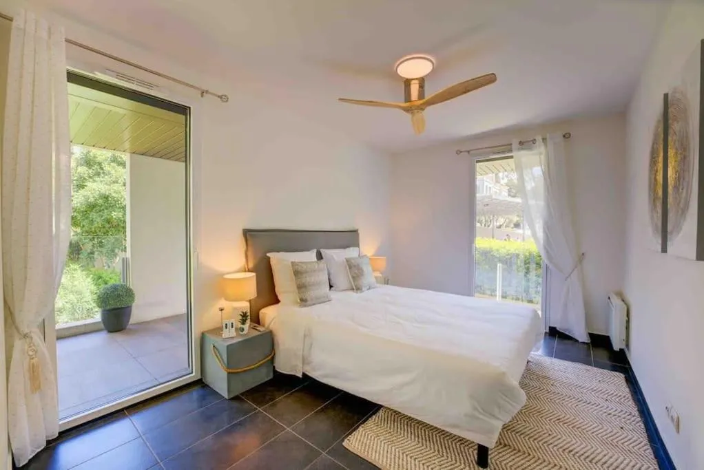 Image 1 of Stylish 1BDR Apt w/Huge Balcony/Shared Roof Pool