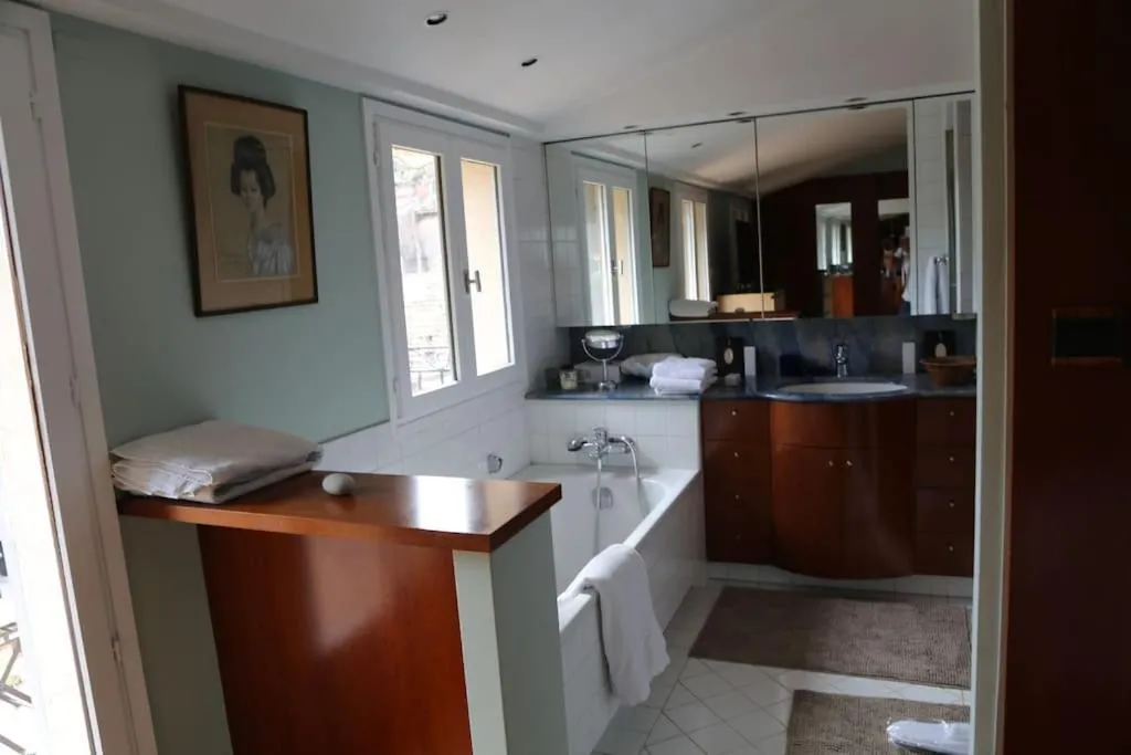 Image 2 of Triplex 150m2 coeur vieille ville