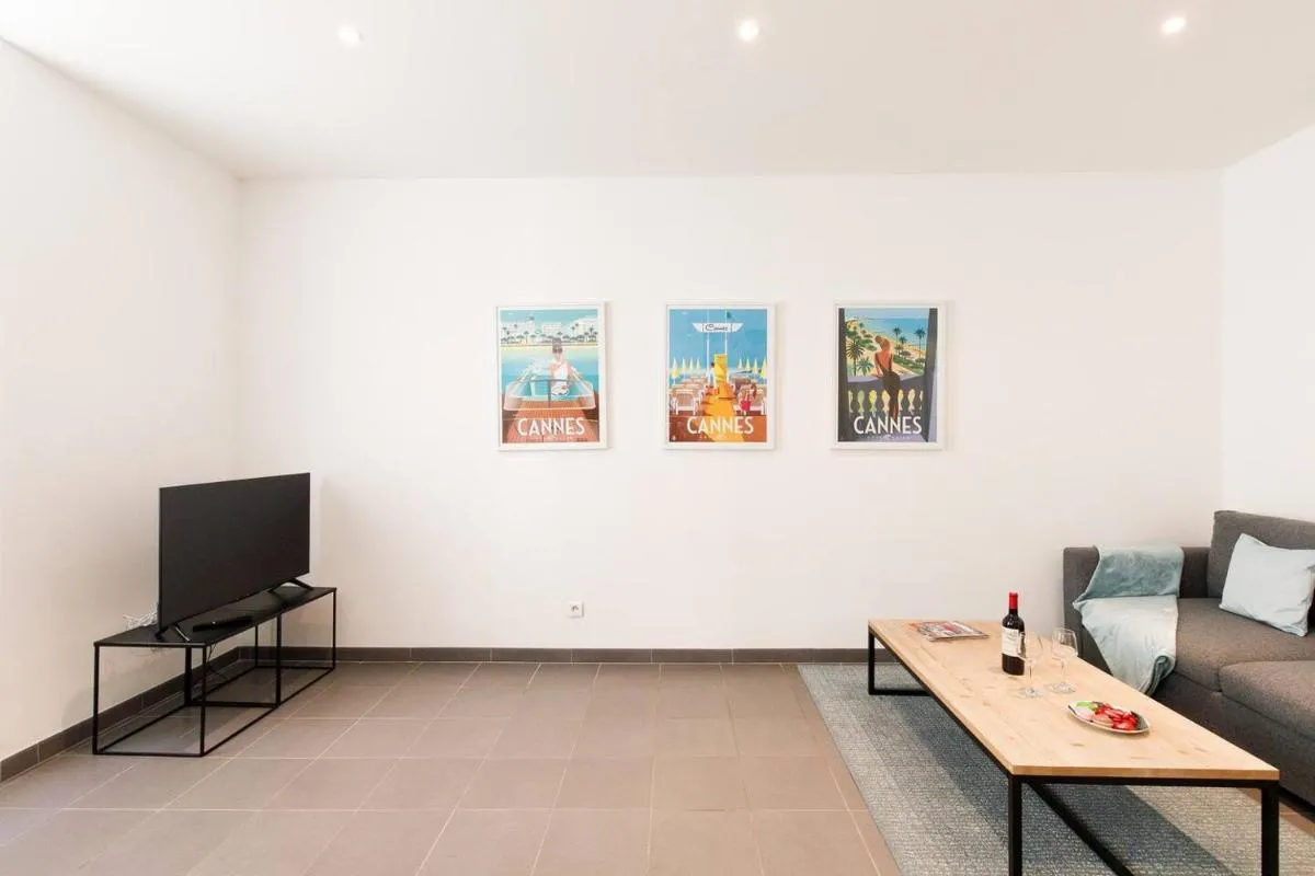 Image 4 of Vagliano Standing Presta