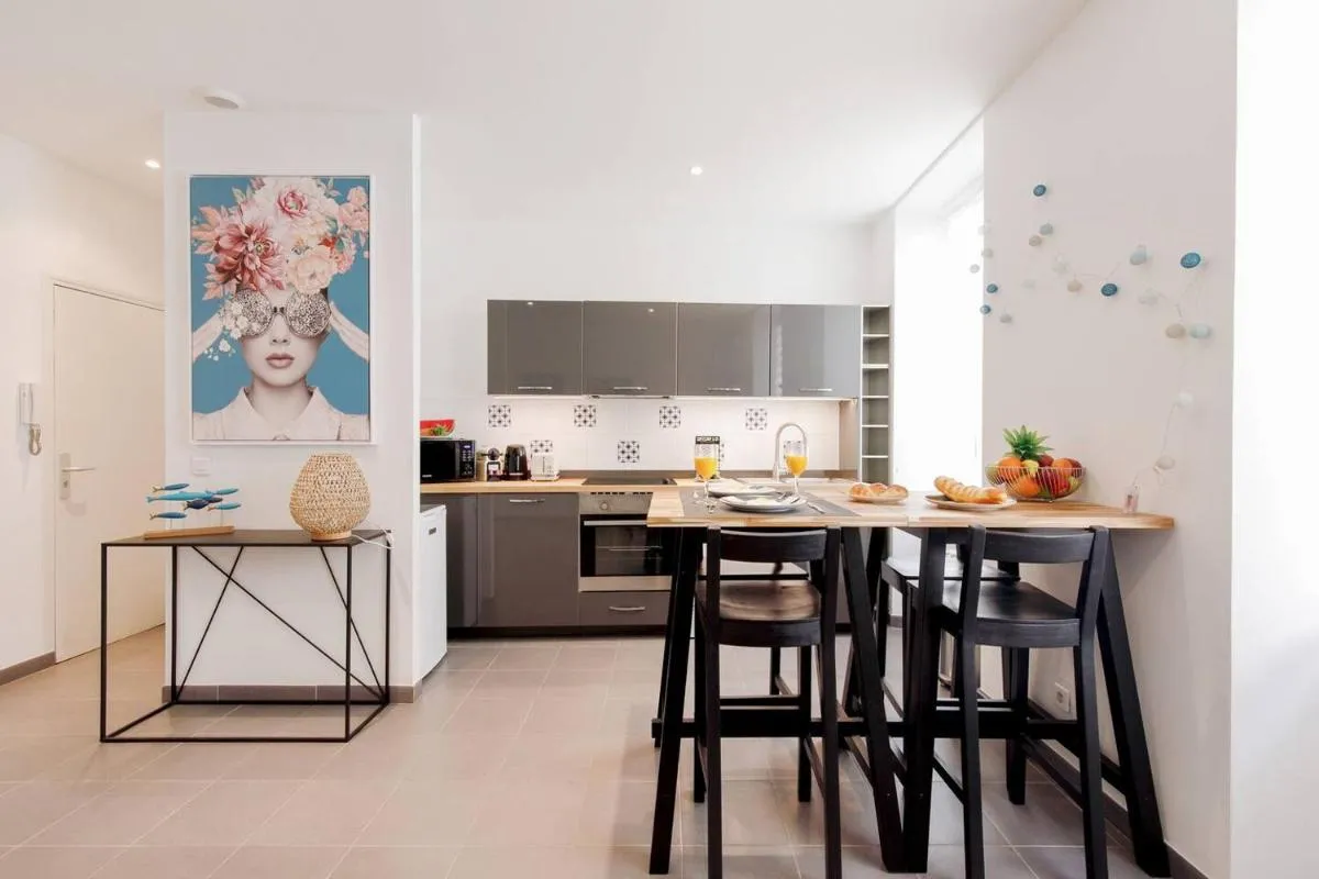 Image 2 of Vagliano Standing Presta