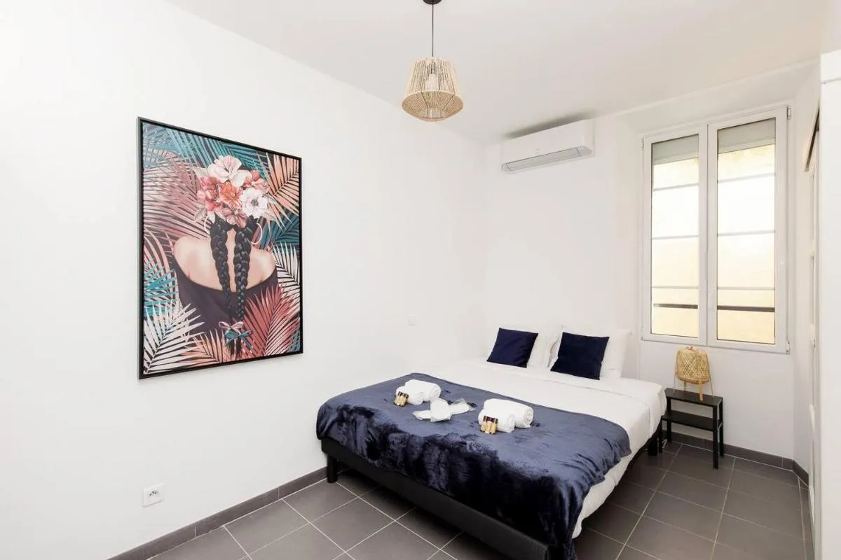 Image 1 of Vagliano Standing Presta