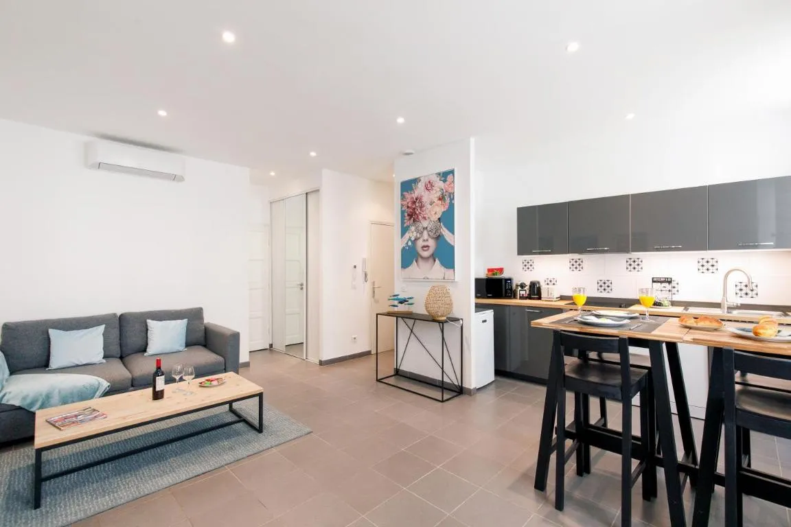 Image of Vagliano Standing Presta