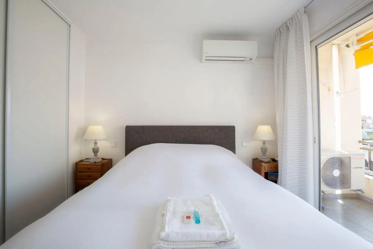 Image 4 of WE CANNES ! Cosy 2-bedroom apartment with terrace Cannes Center