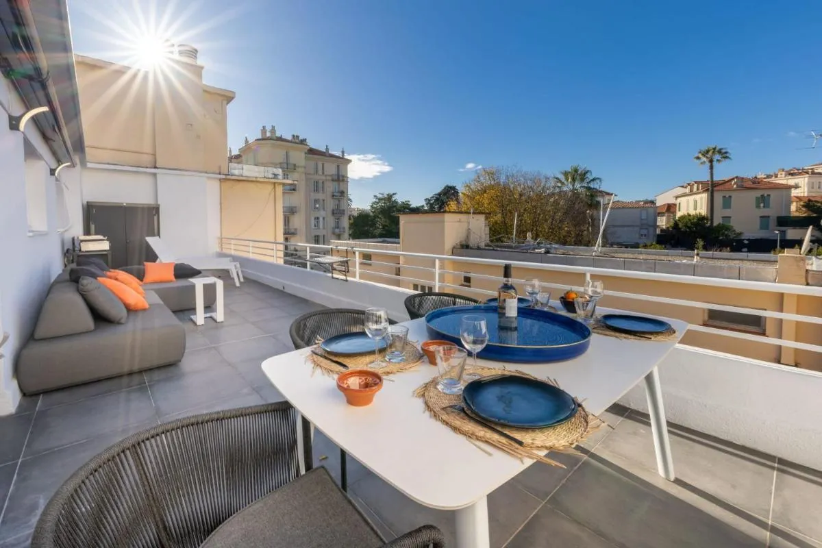 Image 1 of 06AZ – Apartment with terrace – 10min from Palais