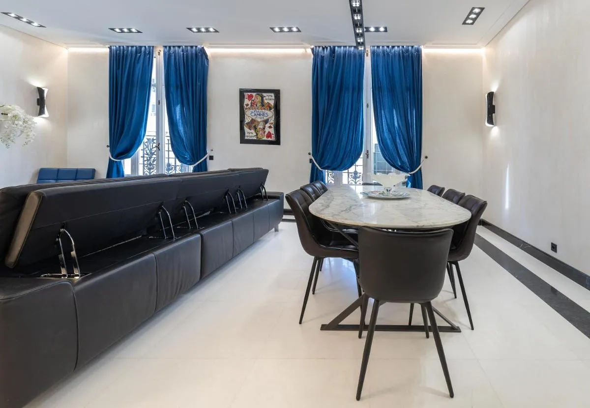 Image 1 of 110 m2 golden square, renovated, 20metres croisette, parking private