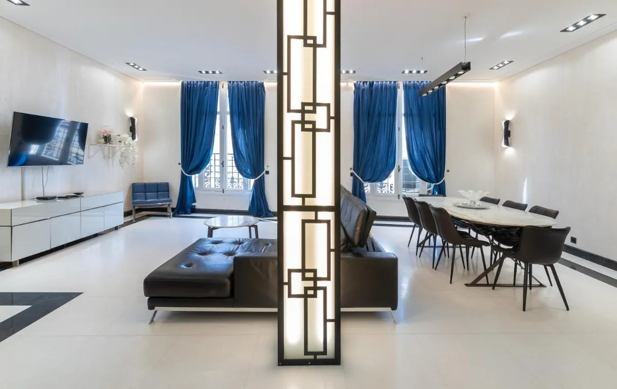 Image 2 of 110 m2 golden square, renovated, 20metres croisette, parking private