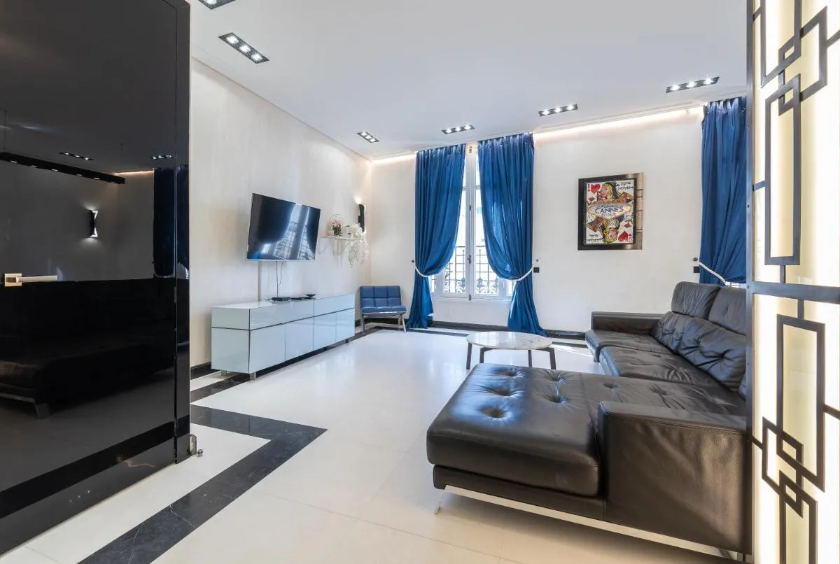 Image 4 of 110 m2 golden square, renovated, 20metres croisette, parking private