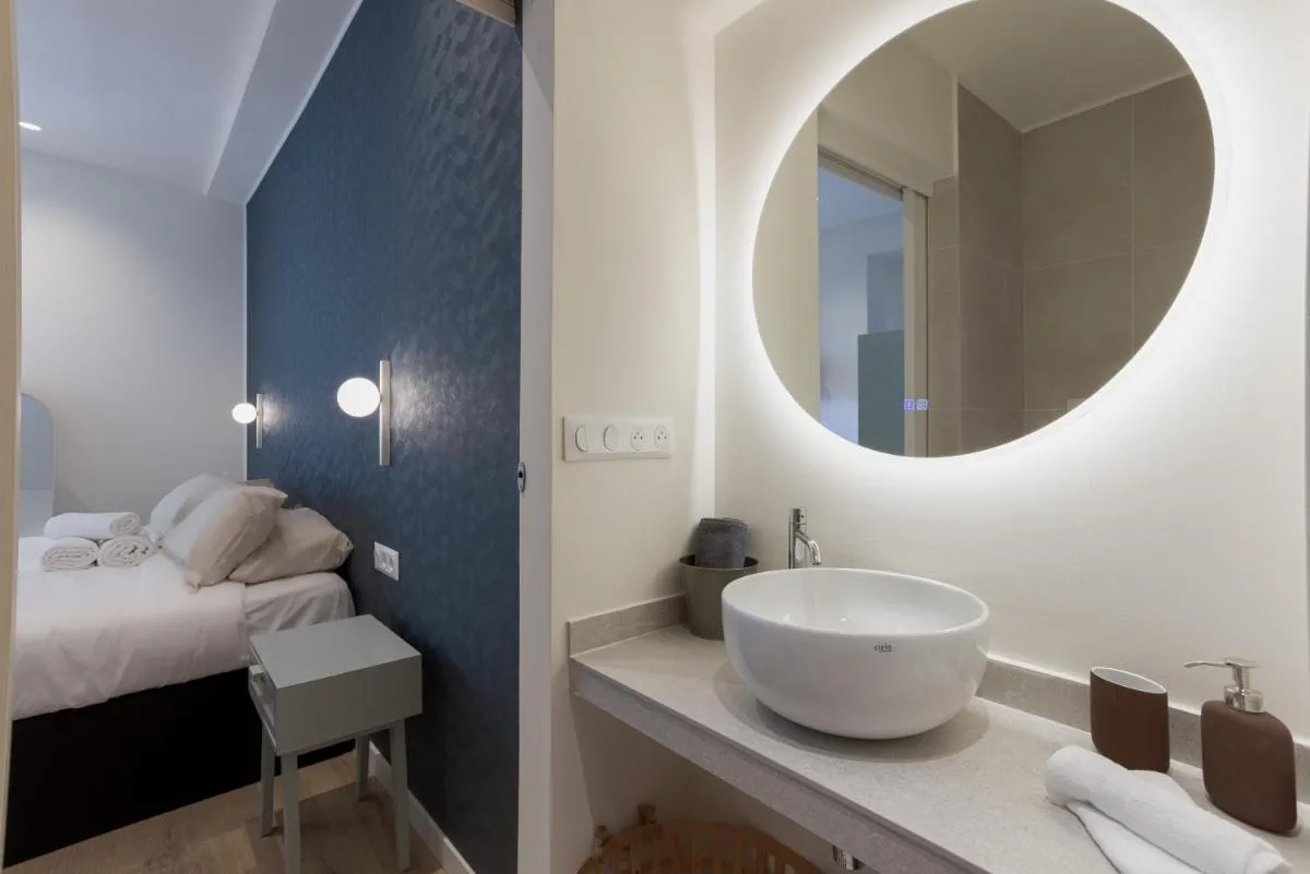 Image 2 of 14 Vagliano – Palais, plage, clim, hyper-centre