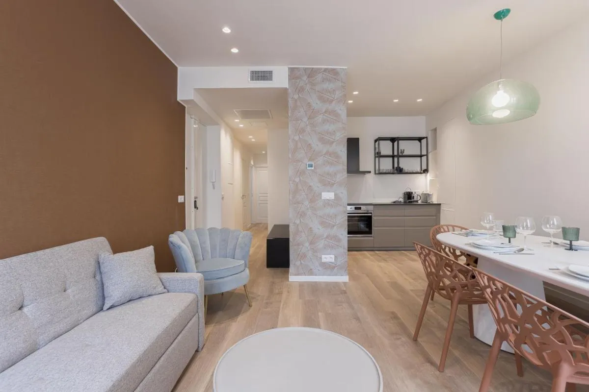 Image 3 of 14 Vagliano – Palais, plage, clim, hyper-centre