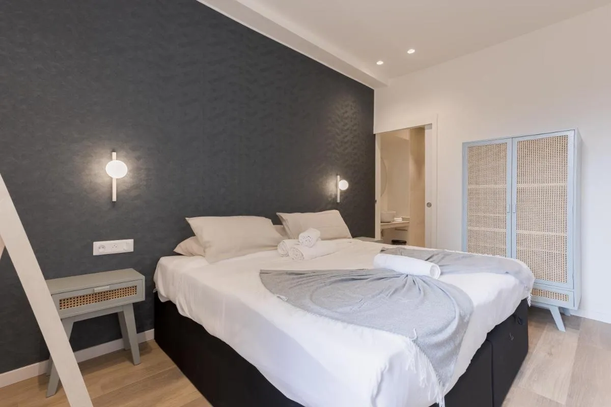 Image 6 of 14 Vagliano – Palais, plage, clim, hyper-centre