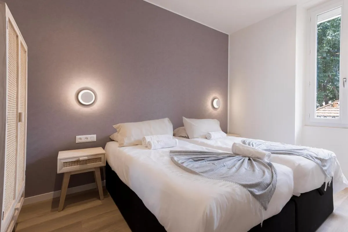 Image 1 of 14 Vagliano – Palais, plage, clim, hyper-centre