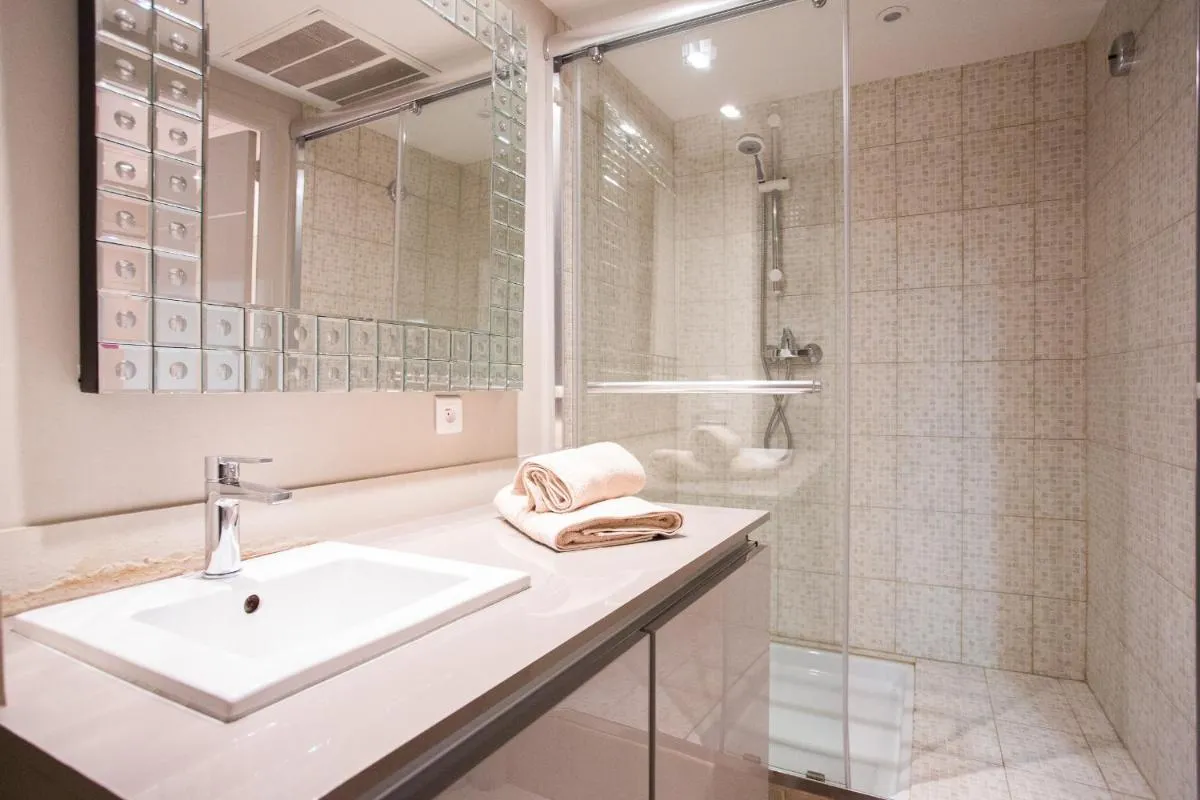 Image 2 of 24 Août Sucquet