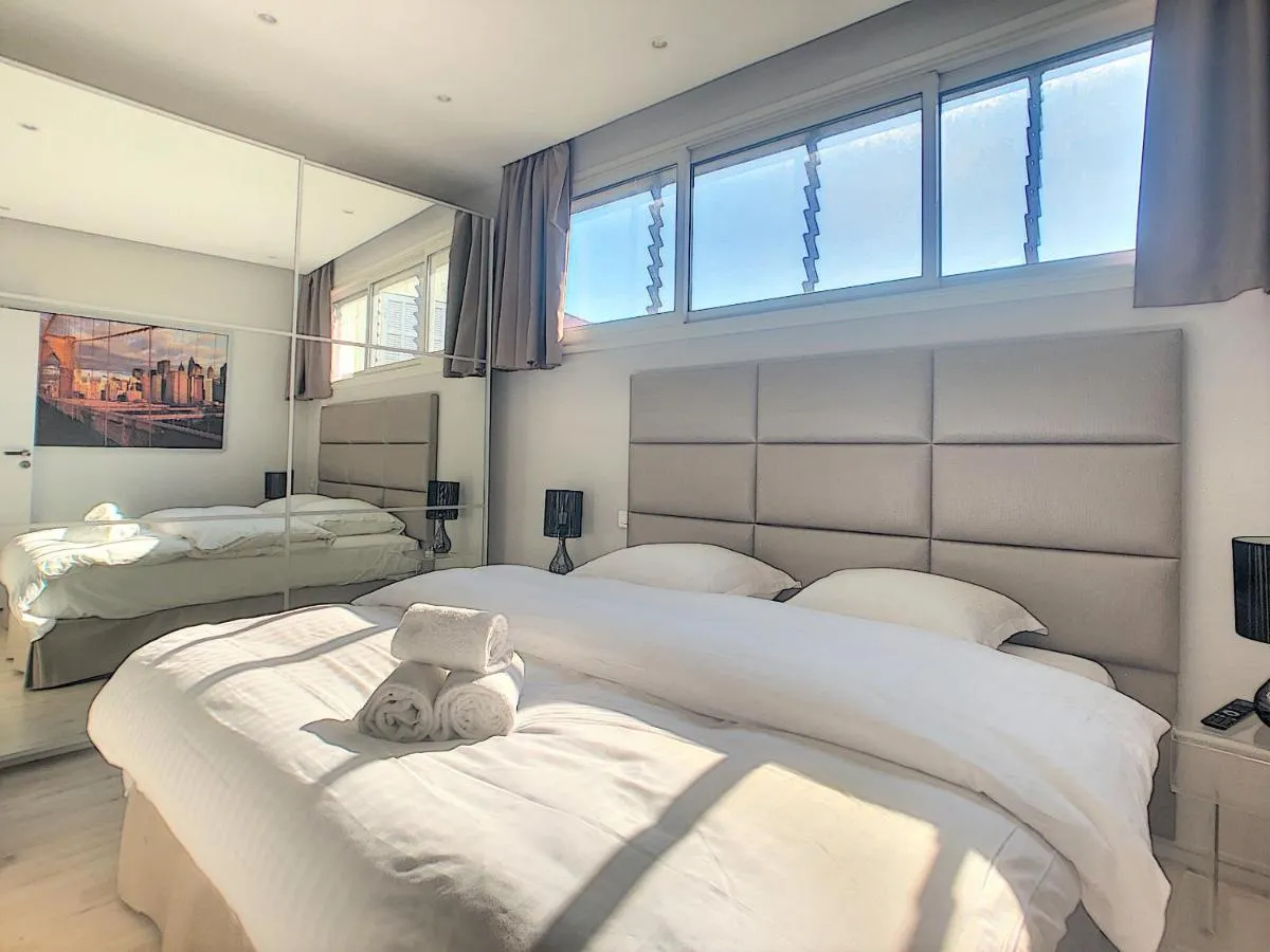 Image 1 of 24 Août Sucquet