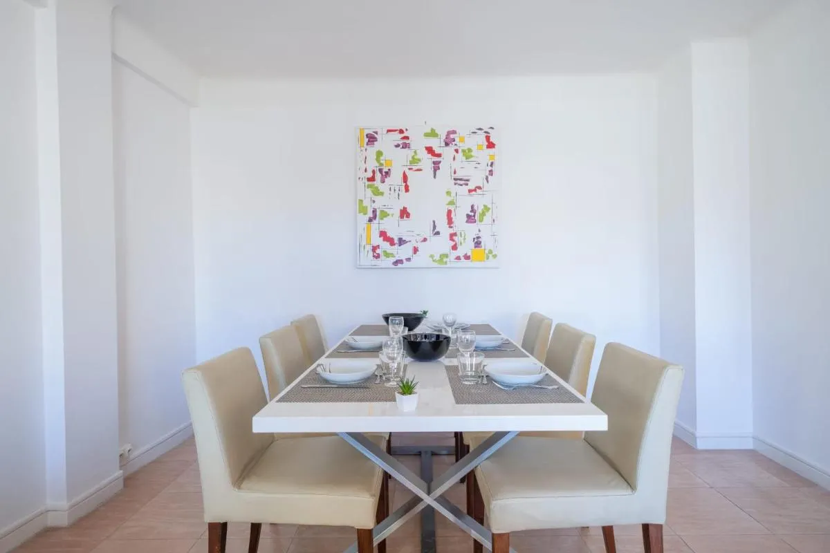 Image 2 of 2Br Apartment 100m from Beaches Terrace & Parking