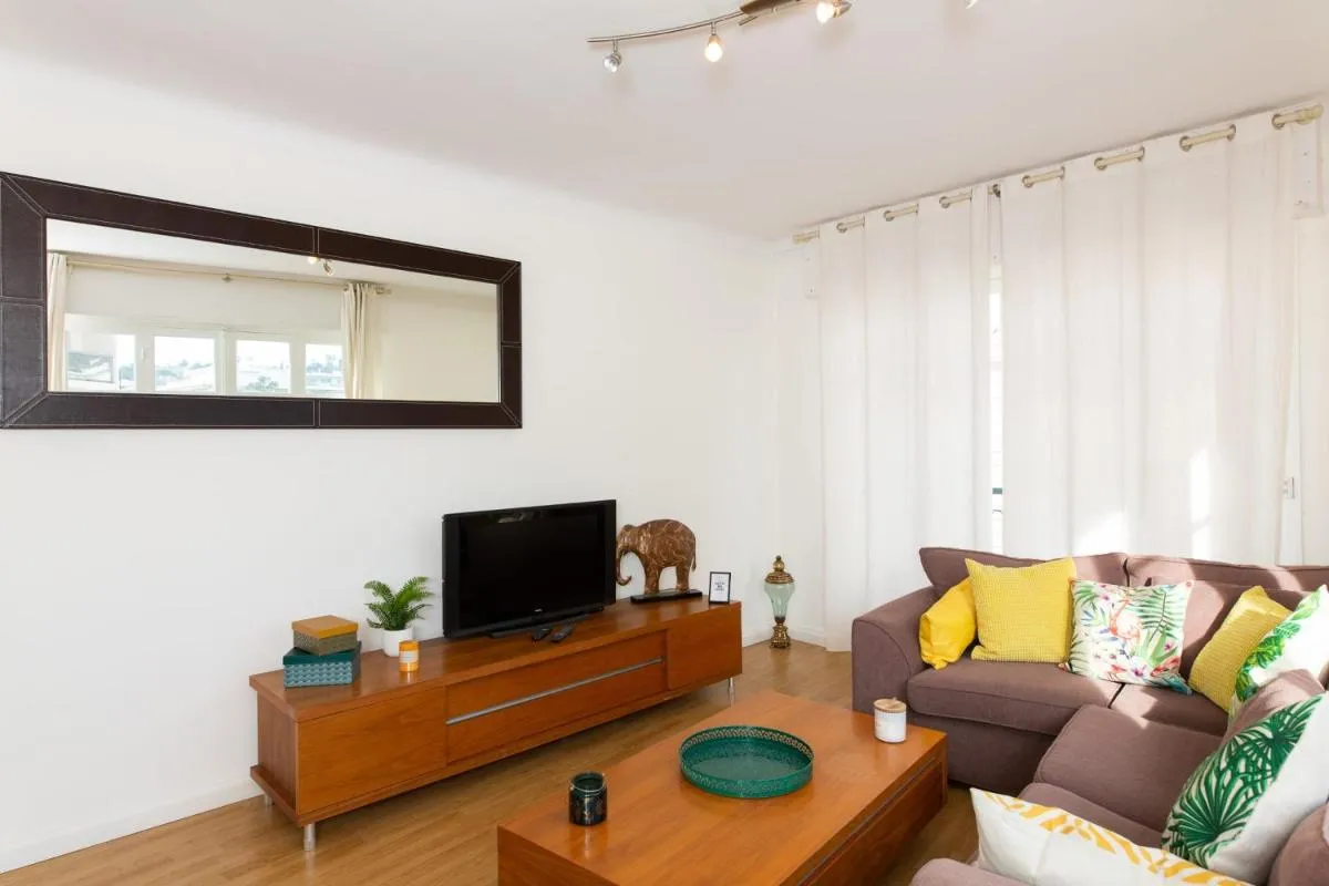 Image 6 of 2-Br Apartment 2 min from the Beaches