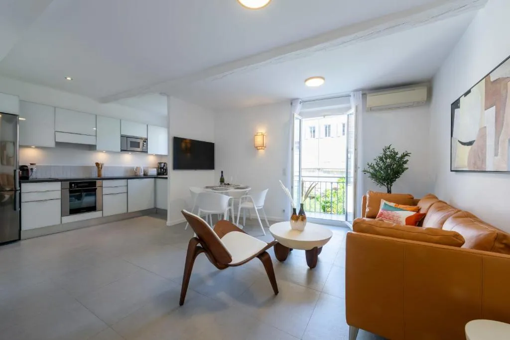 Image of 2-Br Apartment Terrace Cannes City Centre