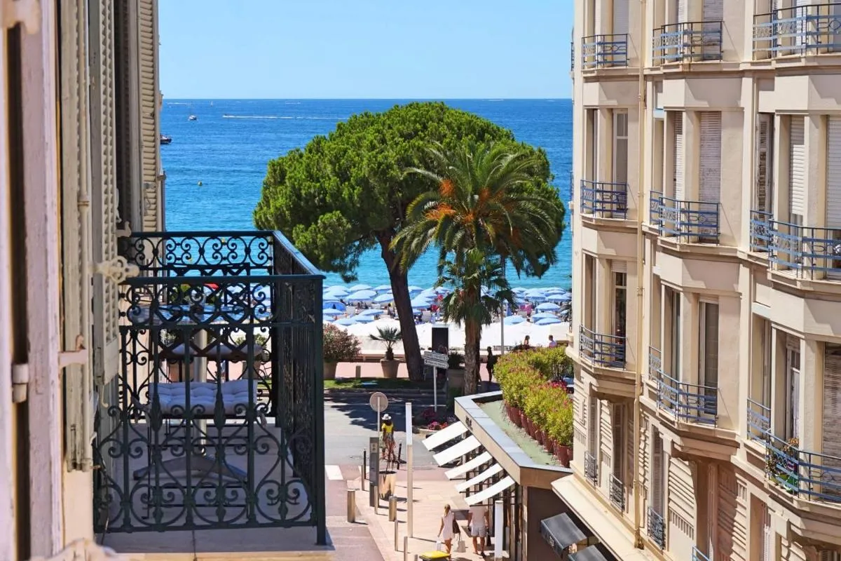 Image 4 of 2-Br City center near Croisette & Palais