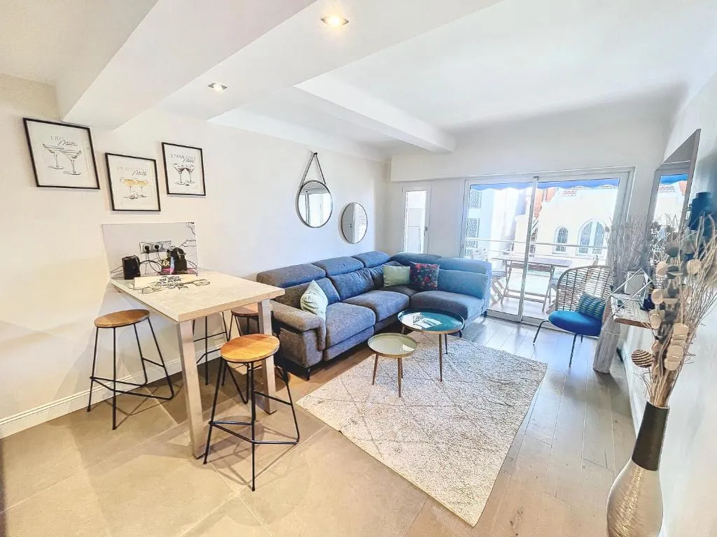 Image of 2 BR Croisette balcony & sea view Olam Properties