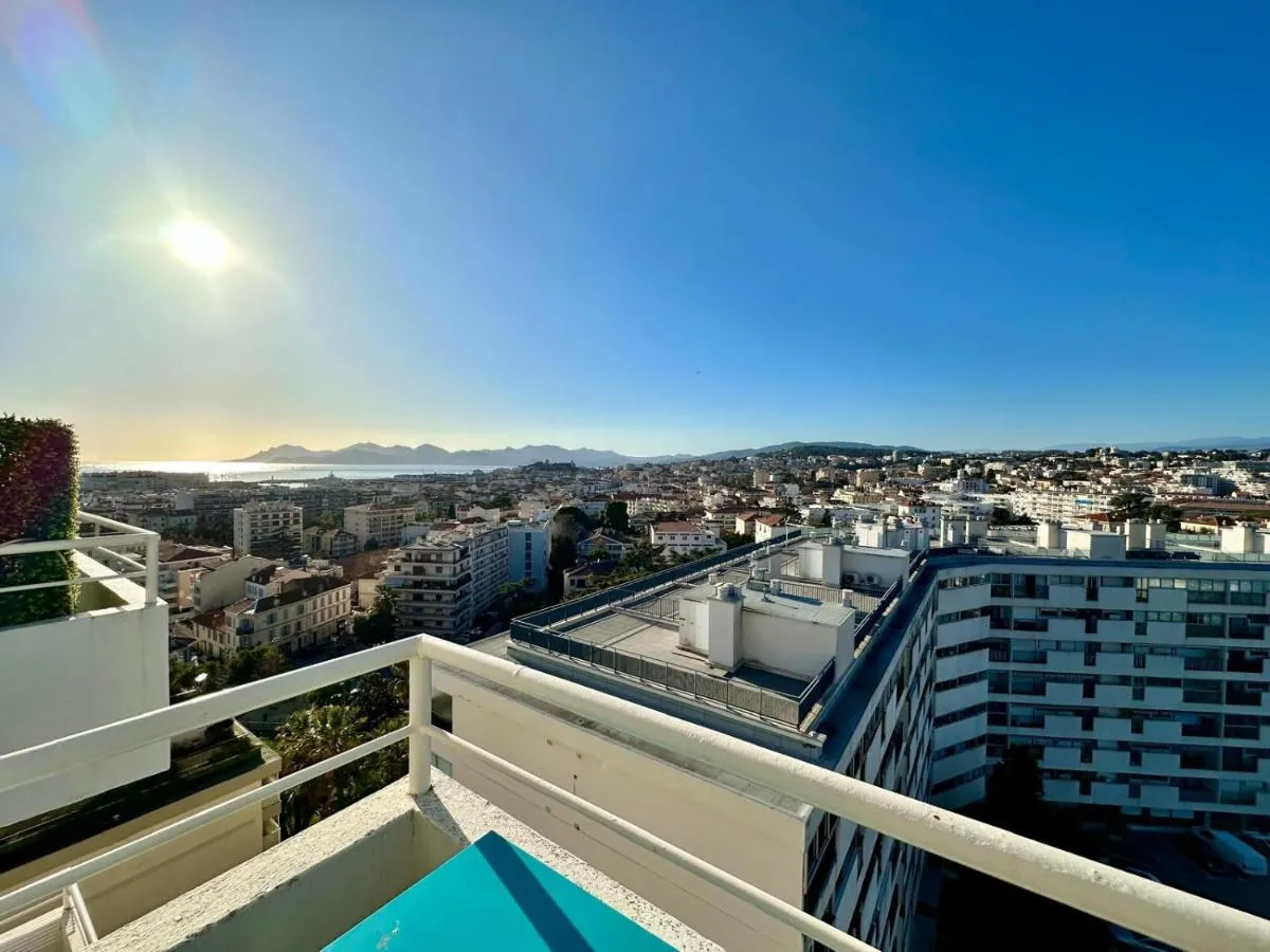 Image 5 of 2 Bedroom Sea View Gallia Centre Cannes parking